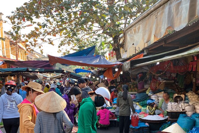 Coconut Basket boat, City tour, Boat ride, Night market from DN - Food tastings: more than a sample platter