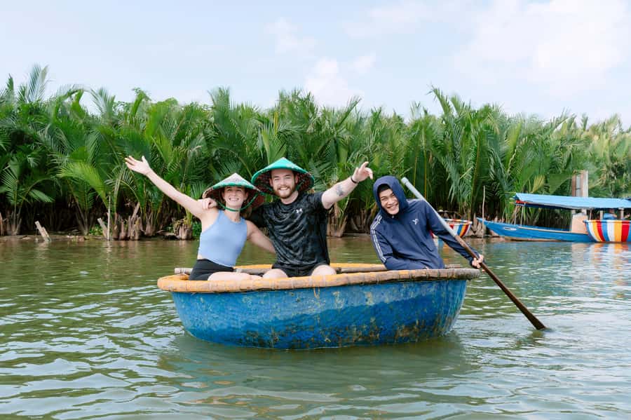 COOKING CLASS -BASKET BOAT - Who should book this basket boat cooking and lantern tour?