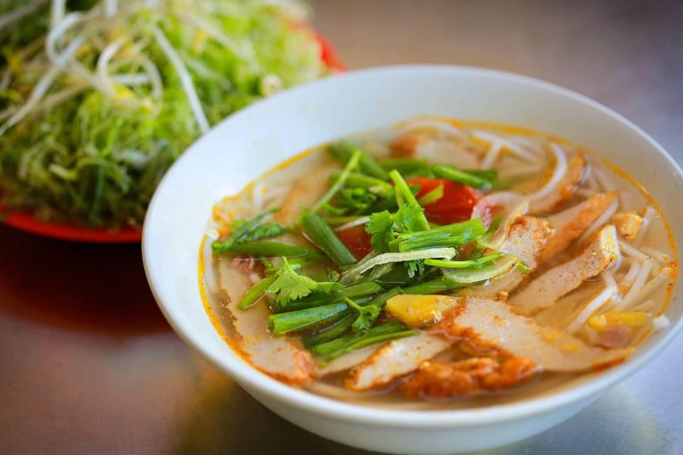 Da Nang: 4 hours city exploration and local food tour - A 4-hour Da Nang ride that mixes landmarks and lunch