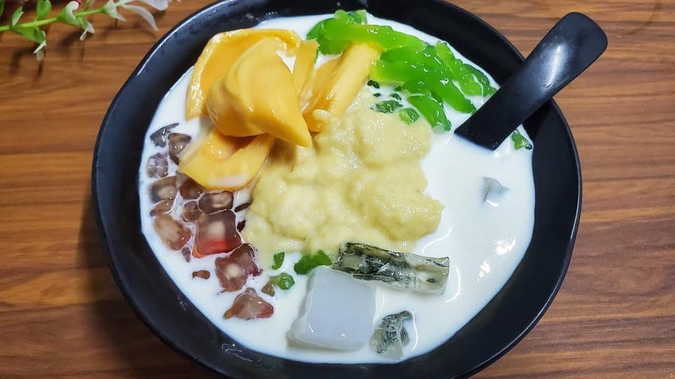 Da Nang: 4 hours city exploration and local food tour - The local food tour part: three dishes that keep the day human