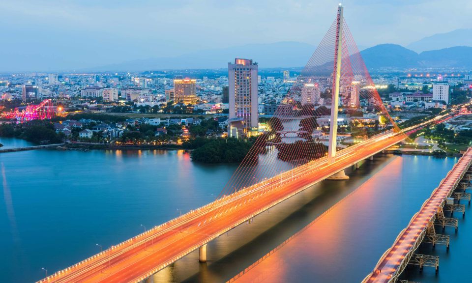 Da Nang: 5-Hour Guided Night Tour - Helio Night Market: snacks, live music, and browsing time