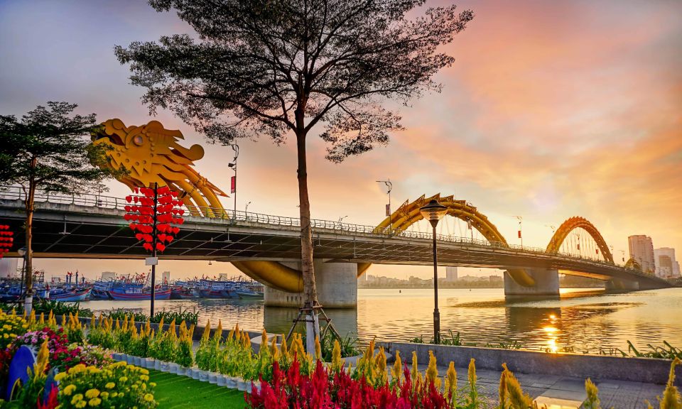 Da Nang: 5-Hour Guided Night Tour - A night cruise on the Han River: the calm part of Da Nang