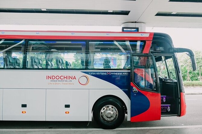 Da Nang Airport Transfer: Hoi An Hotels to Da Nang Airport - Arrival at the airport: the welcome sign and finding the right person