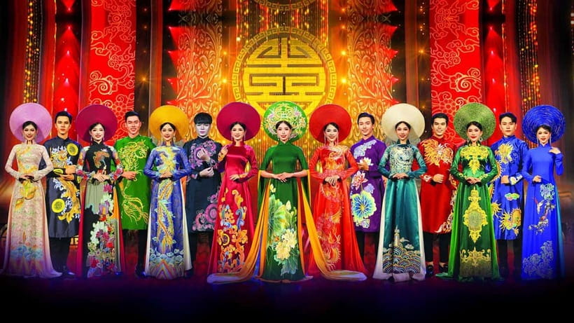 Da Nang: Ao Dai Show - Entering The Imperial Palace vibe in Da Nang