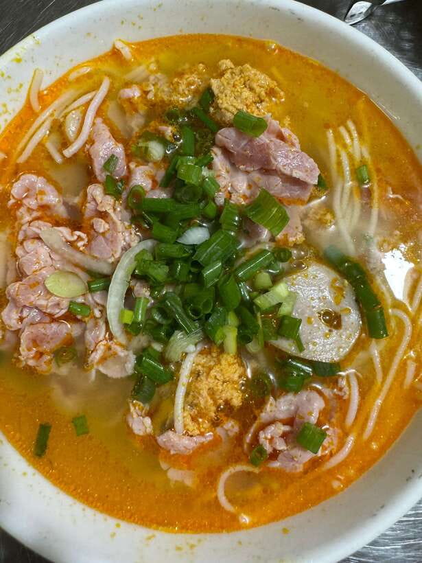 Da Nang City Adventures by Motorbike - Included dishes and how street-food stops usually work