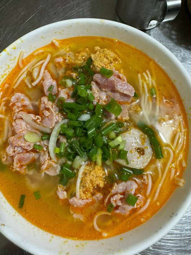 Da Nang City Street Food Tour With Live Music Tien Sa Show - Night Sightseeing That Actually Makes Sense: Bridges and My Khe Beach