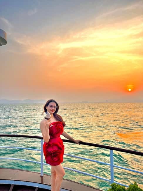 Da Nang: Experience a Magical Sunset Dinner Cruise in DN Bay - Dance under the stars: cultural performance plus party energy