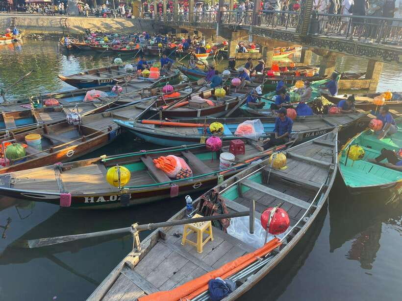 Da Nang: Hoi An Ancient Town, Coconut Jungle & Lanterns - Lantern streets and craft shops: free time that still feels guided