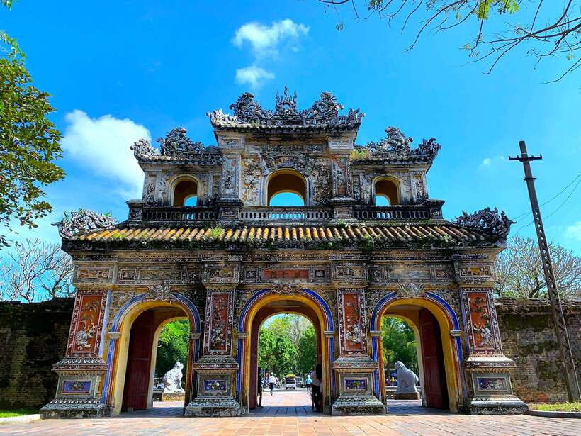 Da Nang: Imperial Hue And Scenic Hai Van Pass Discovery Tour - Leaving Da Nang: pickup, the road to Hue, and Hai Van Pass views