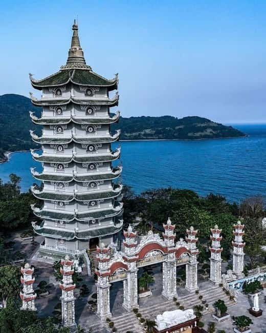 Da Nang: Marble Mountain, Monkey Mountain & Am Phu Cave Tour - Light meal in Da Nang: Quang noodles or Banh Xeo