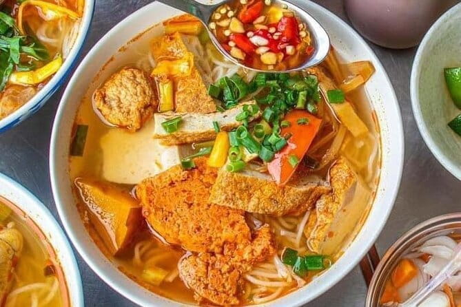 Da Nang Motorbike Tour with Local Guide-Food, Culture-Hidden Gems - Bánh Xèo Bà Dưỡng: dinner that turns crispy into a craft