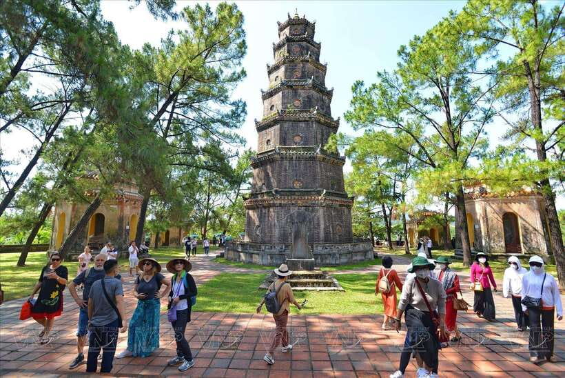 Da Nang : Private Day Trip to Imperial City - Hue - Lang Co and Lap An Lagoon: quick breaks that feel like a reset