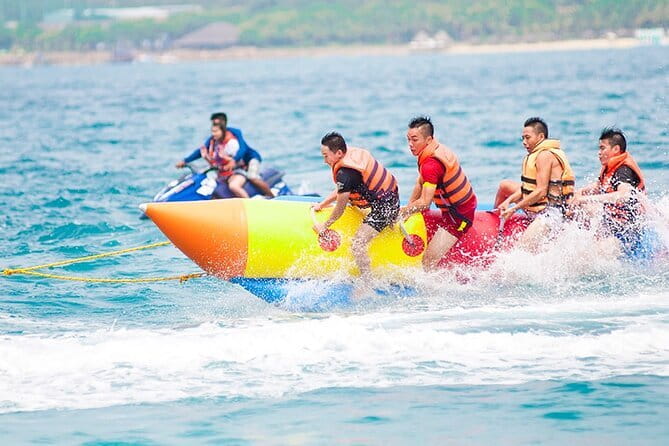Da Nang Sightseeing Cruise On Han River With Street Food Tasting - Transportation comfort and the guide’s role