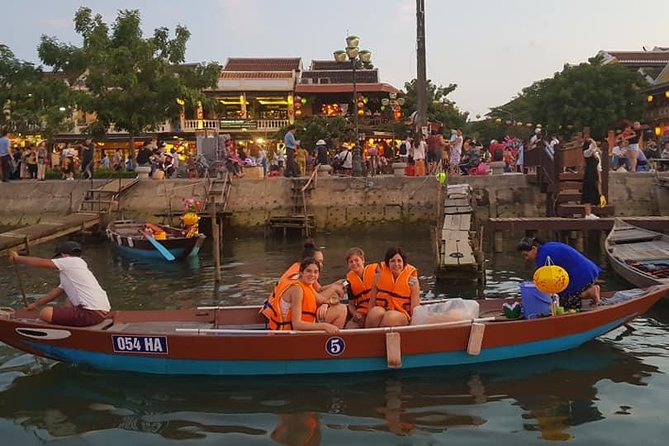 Discover Hoi An Walking Tour, Sampan Boat Ride, Night Market &Colourful Lanterns - Exploring Hoi An Ancient Town on Foot