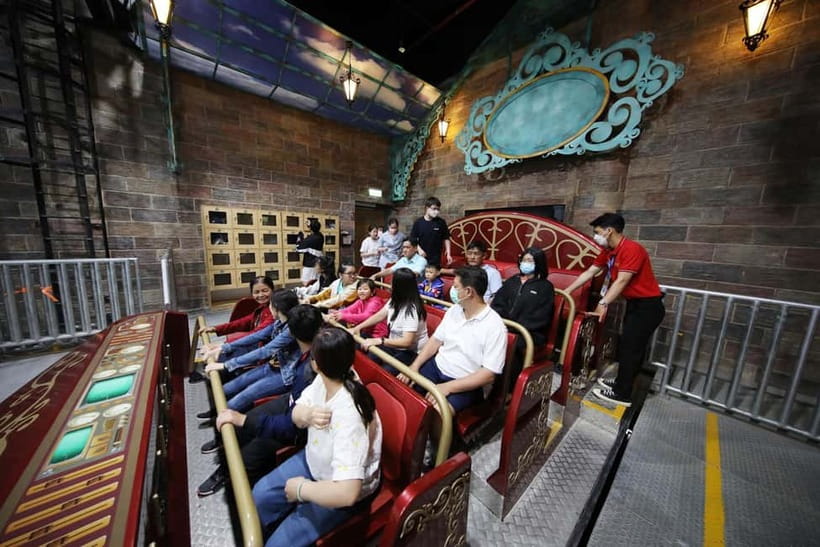 From Da Nang: Golden Bridge Ba Na Hills Full-Day Group Tour - Golden Bridge and Cable Car: the main event at Ba Na Hills