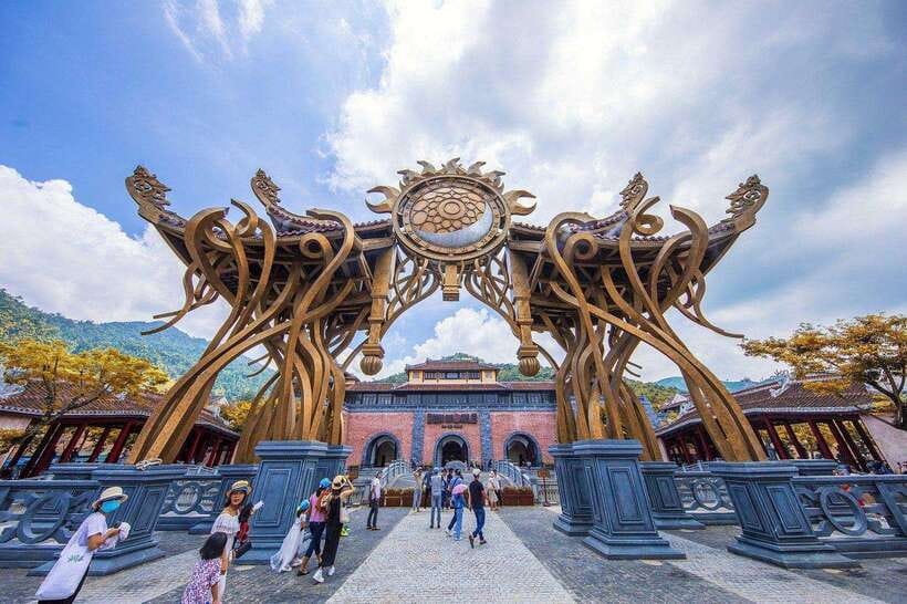 From Da Nang/Hoi An: Ba Na Hills and Golden Bridge Day Trip - Getting there from Da Nang or Hoi An: pickup, a quick break, then straight up