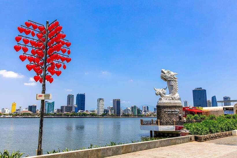 Half-day Da Nang Cultural And Historical Tour - Museum of the Fifth Military Zone: aircraft and tanks captured in two eras