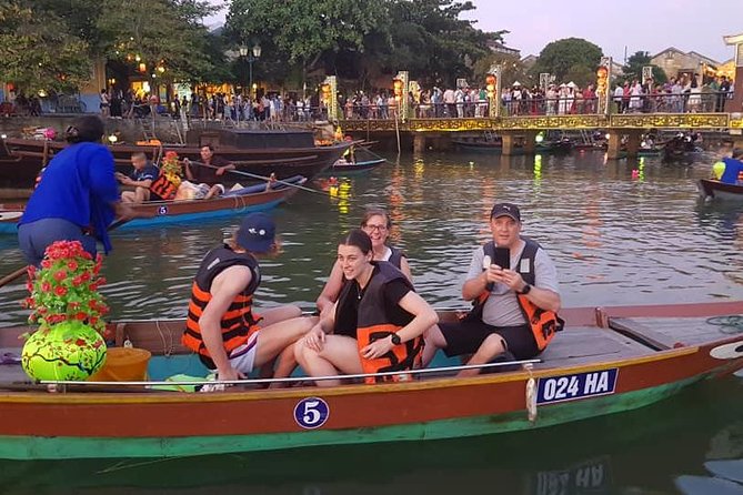 Hoi An Nightlife Tour with Hoi An Ancient Walking Tour, Boat Ride, Night Market - Getting to Hoi An in Comfort: Private Pickup From Da Nang or Hoi An