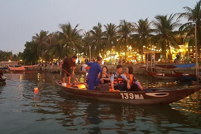 Hoi An Nightlife Tour with Hoi An Ancient Walking Tour, Boat Ride, Night Market - Crowd Strategy and Guide Quality: The Real Difference Maker