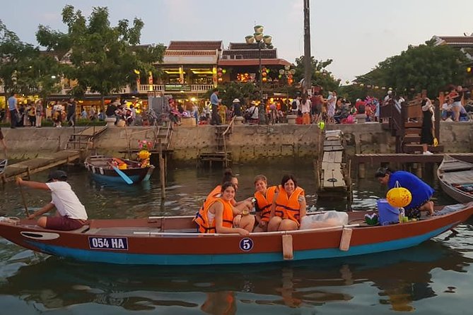 Hoi An Nightlife Tour with Hoi An Ancient Walking Tour, Boat Ride, Night Market - What to Expect in Timing and Walking (and How to Prepare)