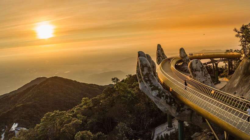 Hoi An: Private Car to Hue with Fabulous Stops Along the Way - Hai Van Pass: The Scenic Road With History Hiding at the Summit