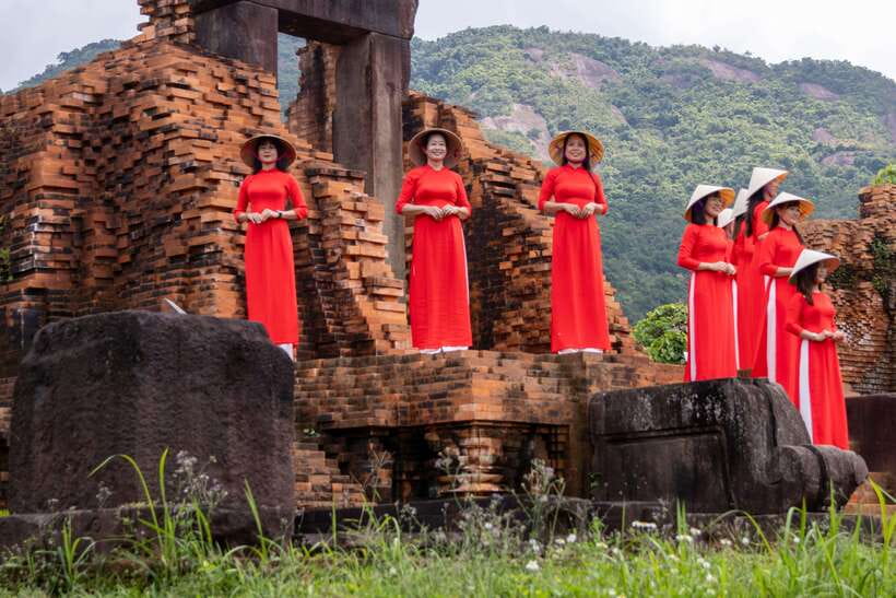 Hoi An: Private Car to Hue with Fabulous Stops Along the Way - Lang Co Beach: Pause for Golden Sand, Sea Breezes, and Seafood Over Water