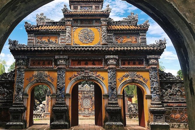 HUE IMPERIAL CITY: Full-Day Guided Tour from Da Nang or Hoi An - Pickup in Da Nang and the Coach Ride That Sets the Pace