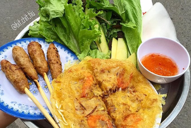 Let's eat LIKE a Vietnamese - Explore Foods Tour - From 6:00 pm Pickup to a Night Out You Can Actually Follow