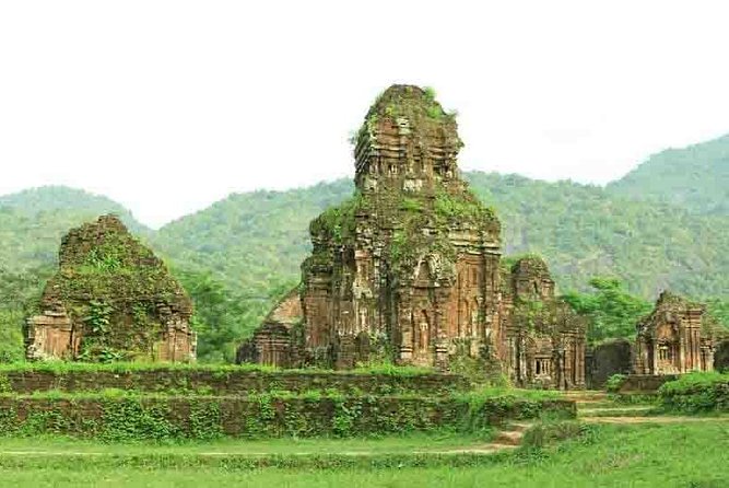 My Son Sanctuary Daily Ingroup Morning Tour from Da Nang/Hoi An - Lunch in Da Nang: Vietnamese Local Food and a Vegetarian Option