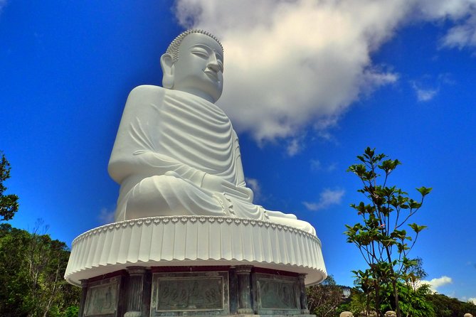 PREMIER TOUR - Discover Golden Bridge and Ba Na hill - Small group by Mini Van - Ba Na Hills and Golden Bridge: what you’re really seeing
