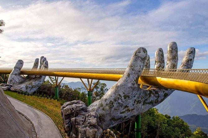 PREMIER TOUR - Discover Golden Bridge and Ba Na hill - Small group by Mini Van - Fantasy Park and Nui Chua Peak: when lunch shifts the day