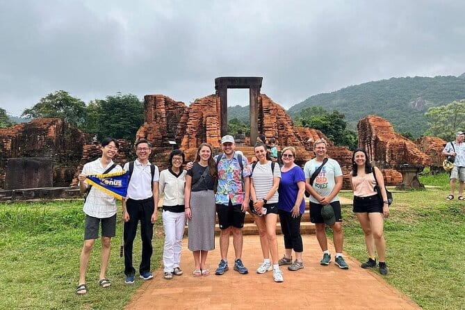 Sunset/Sunrise Lady Buddha or Marble Mountain with Foodie Tour - Stop 4: Han River views with a quick walk-through vibe